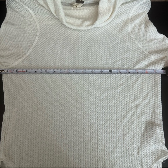 FREE PEOPLE Kristina Drippy Thermal Sweater Top High Low Hem Rayon White  XS - Picture 8 of 8